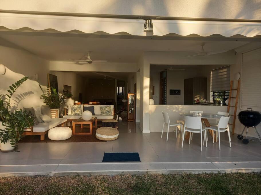 Beachfront Apartment Тамарин Екстериор снимка